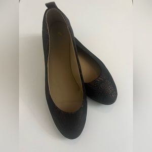 Easy Spirit e360 flats in black with bronze shimmer highlights